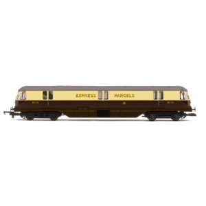r30384-gwr-parcels-railcar R30384 Hornby RailRoad Plus GWR, Bo-Bo, No. 34 Parcels Car - Era 3